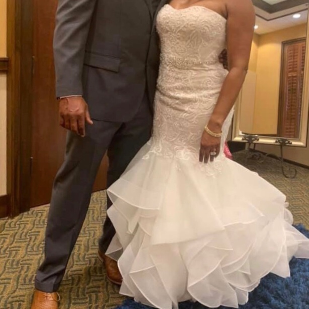 Beautiful wedding dress!